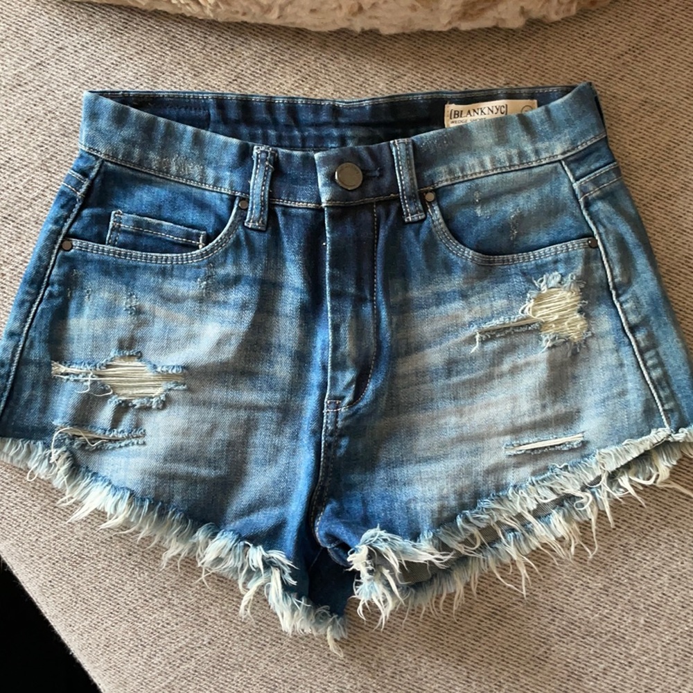 NEVER WORN BLANK NYC WEDGE SHORT.